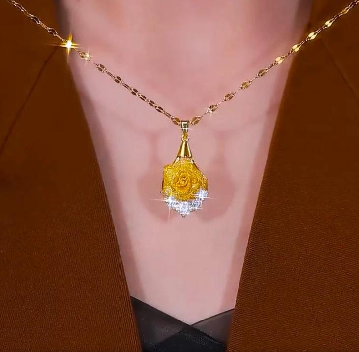 Luxury golden flower necklace (14k gold)